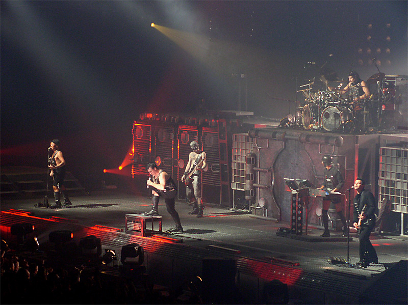 Rammstein белград. Rammstein Ahoi Tour. Rammstein 2004 Tour. Концерты рамштайн 1997. Первый концерт рамштайн.